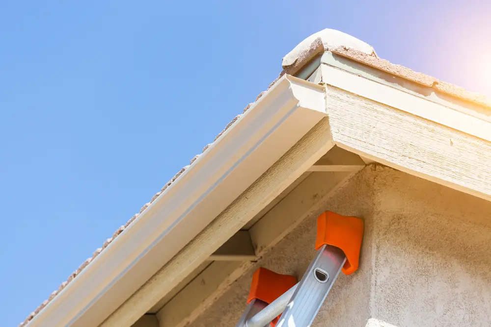 How Seamless Gutters Reduce Leaks and Maintenance
